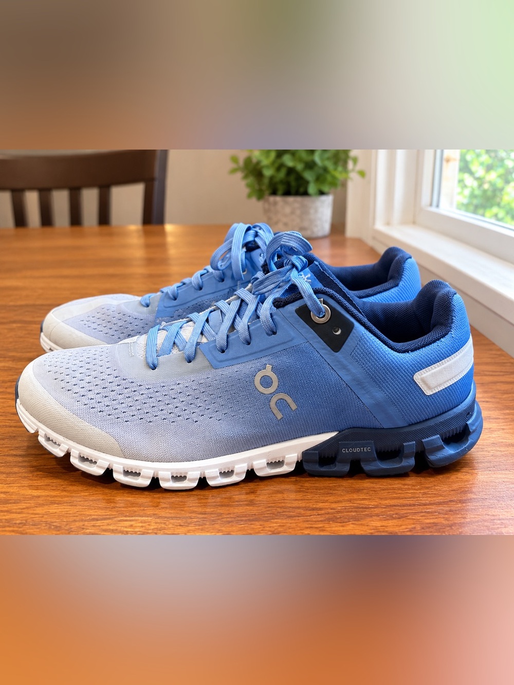 On Running Women Athletic Shoes in Light Blue and Navy